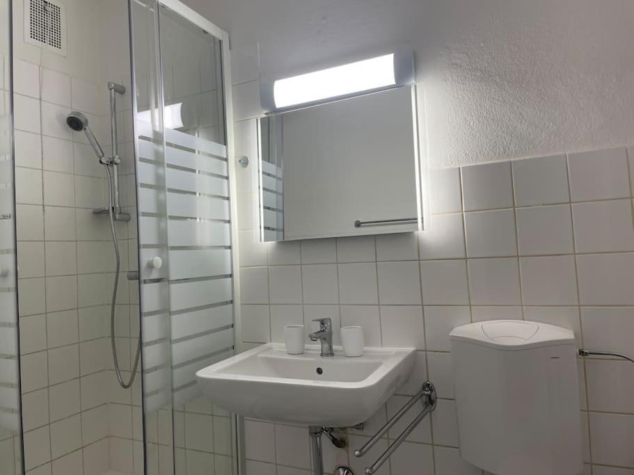 Charming Apartment Near City Center Відень Екстер'єр фото